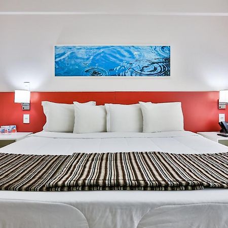 קמפוס Ramada Hotel & Suites Campos Pelinca מראה חיצוני תמונה