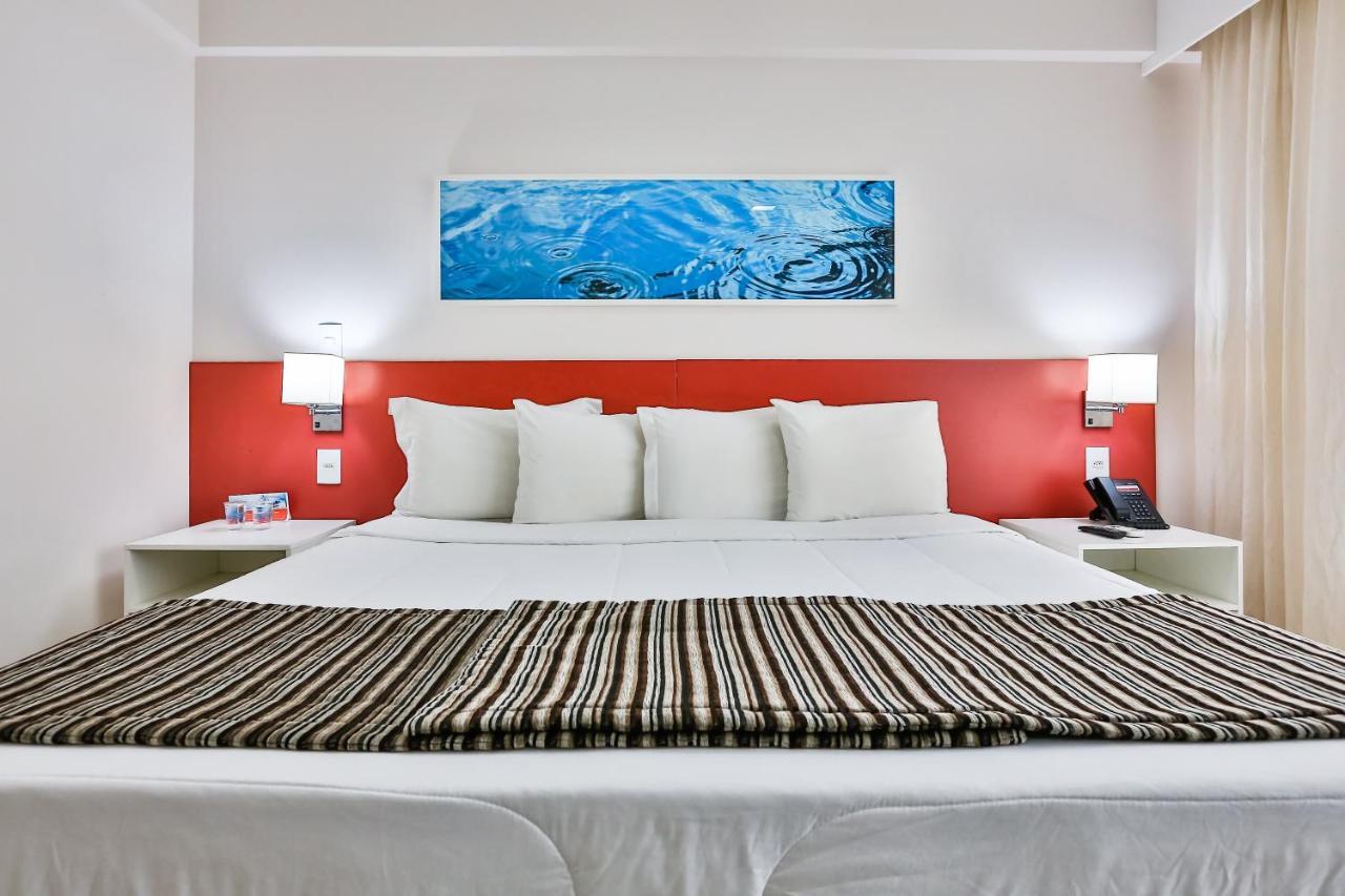 קמפוס Ramada Hotel & Suites Campos Pelinca מראה חיצוני תמונה