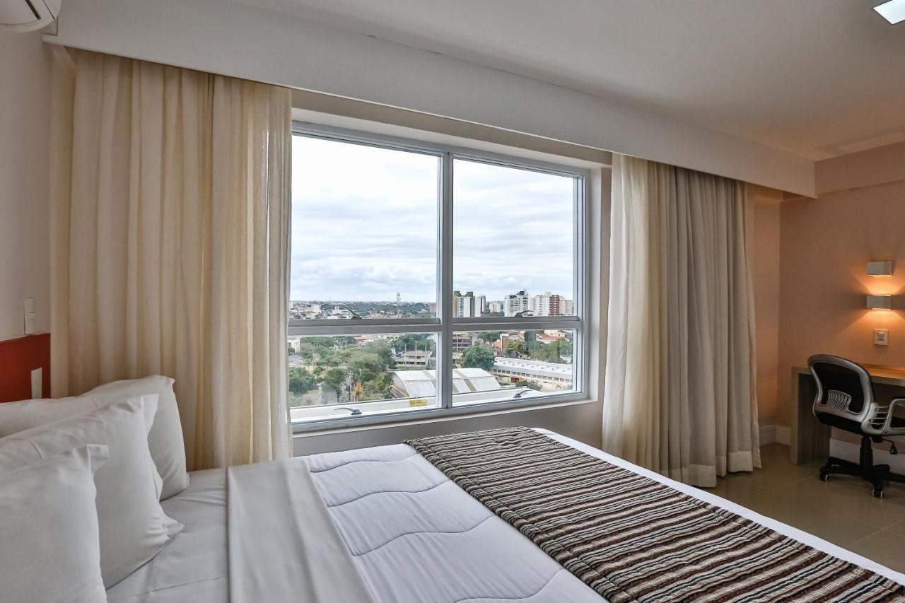 קמפוס Ramada Hotel & Suites Campos Pelinca מראה חיצוני תמונה