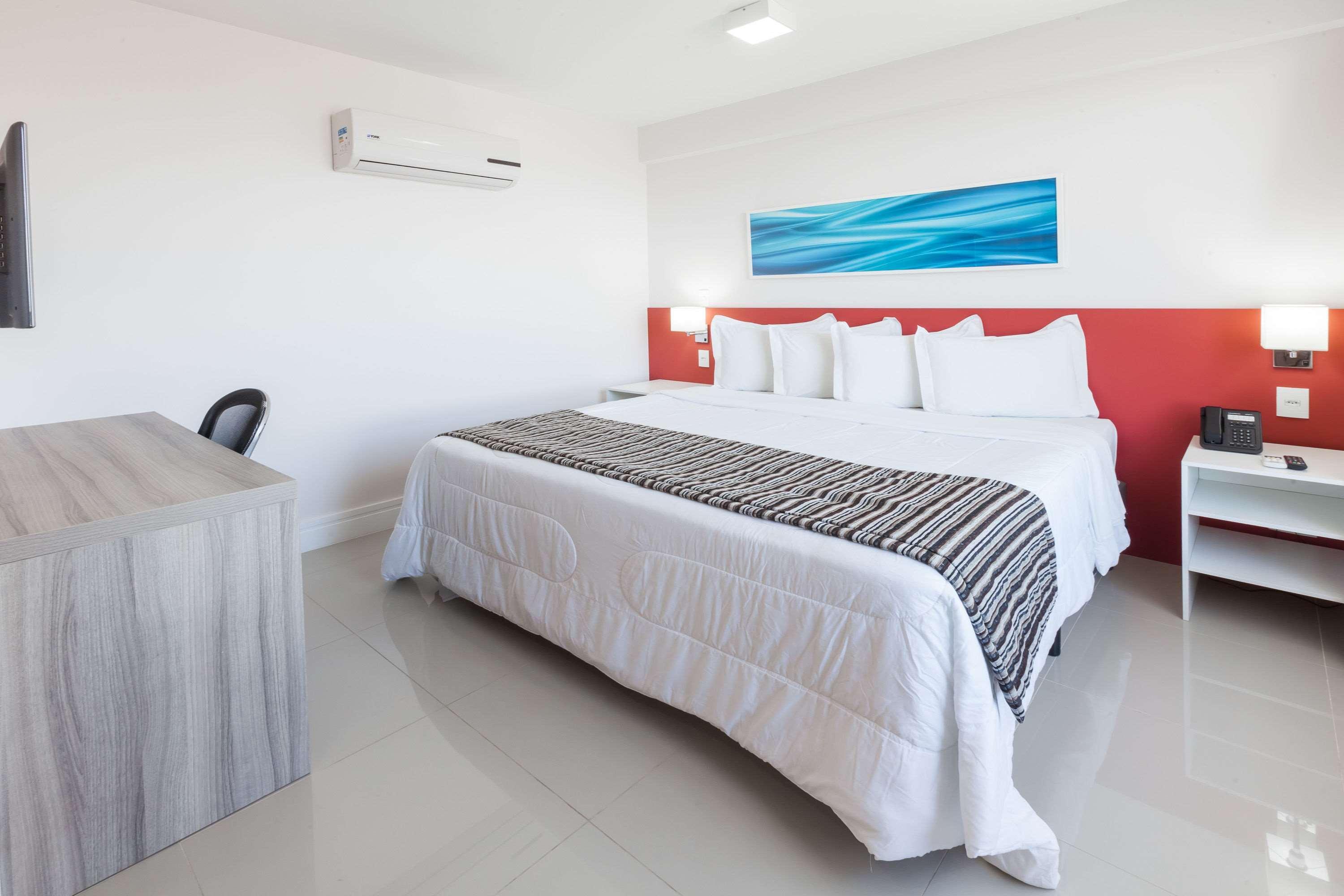 קמפוס Ramada Hotel & Suites Campos Pelinca מראה חיצוני תמונה