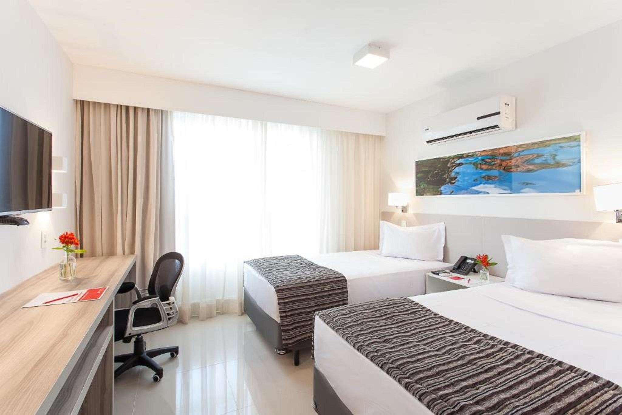 קמפוס Ramada Hotel & Suites Campos Pelinca מראה חיצוני תמונה