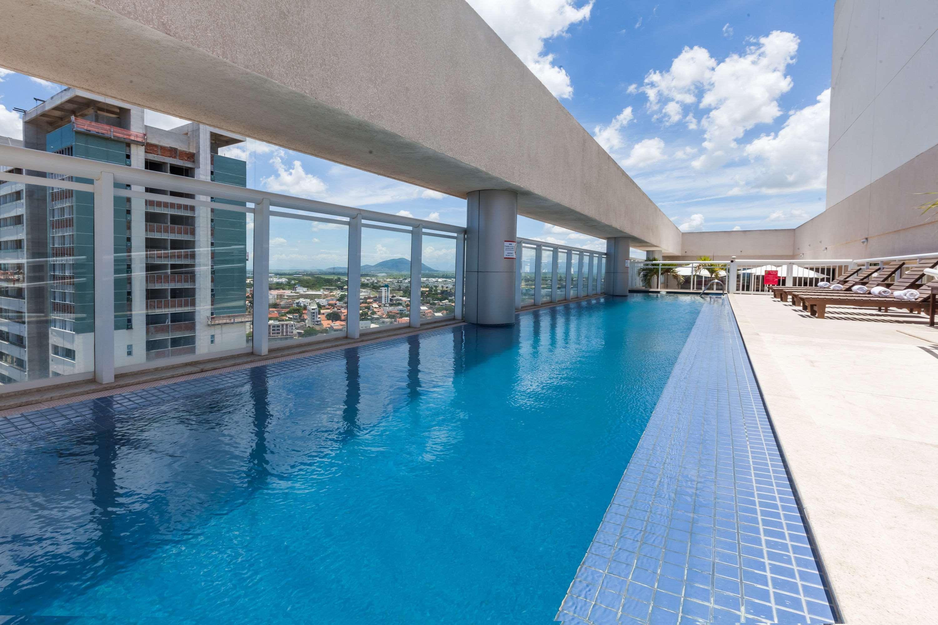 קמפוס Ramada Hotel & Suites Campos Pelinca מראה חיצוני תמונה