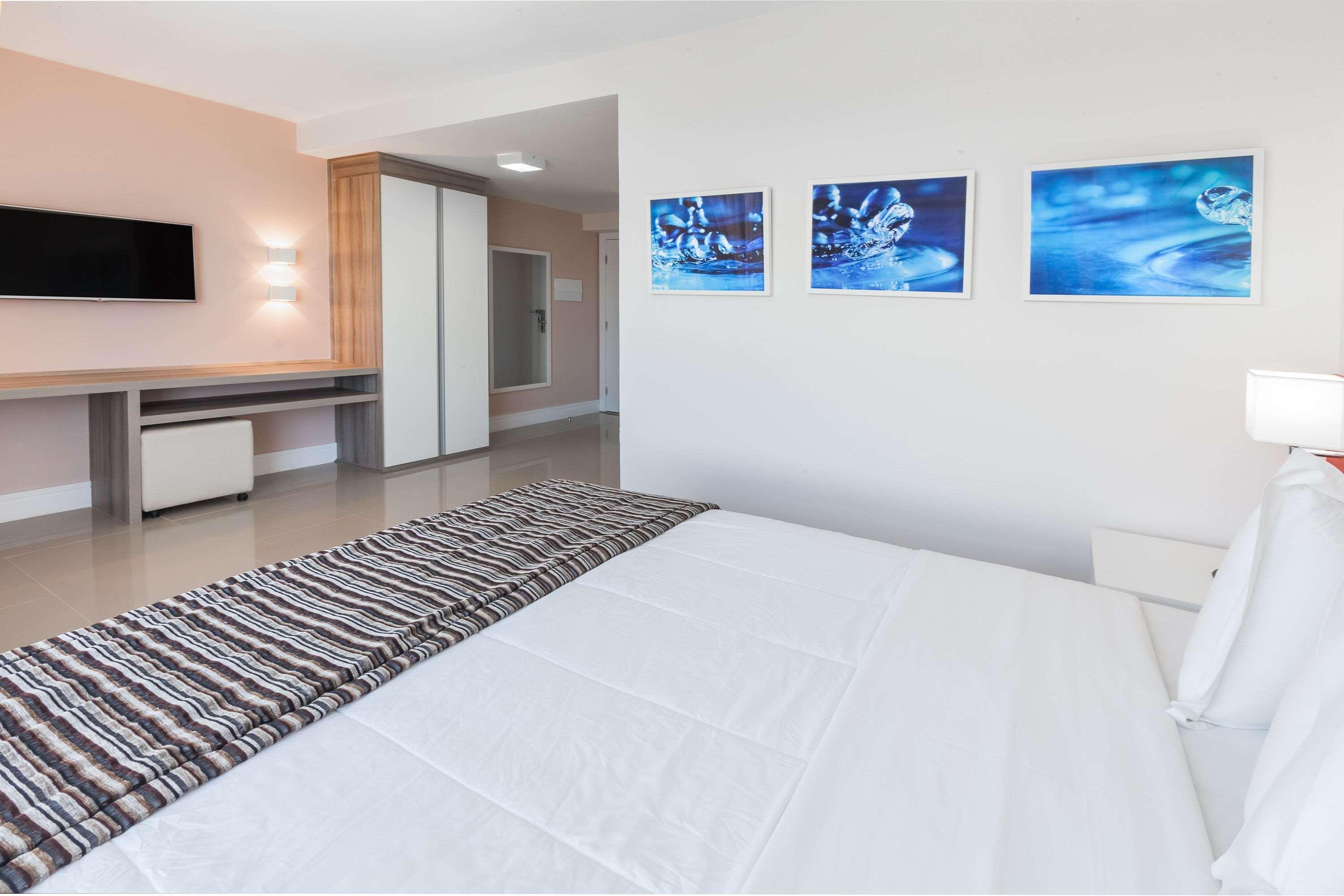 קמפוס Ramada Hotel & Suites Campos Pelinca מראה חיצוני תמונה
