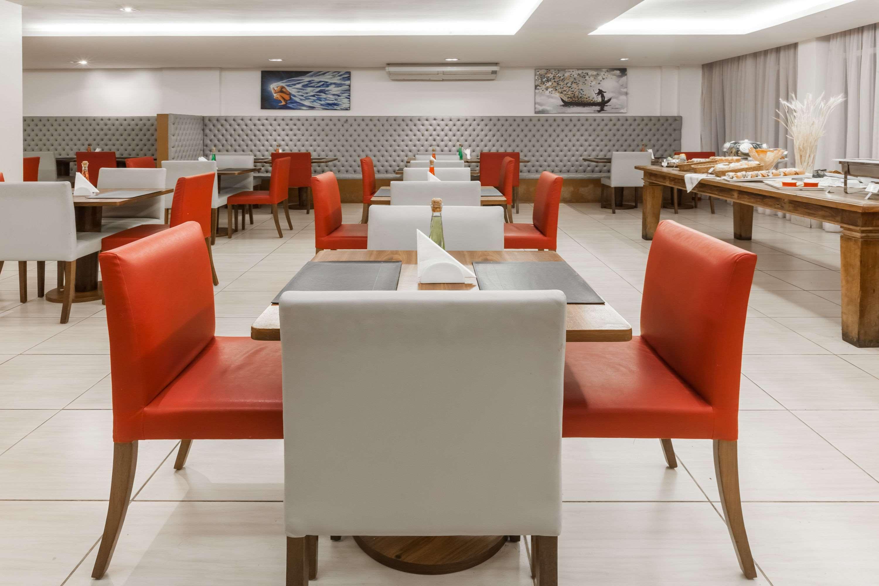 קמפוס Ramada Hotel & Suites Campos Pelinca מראה חיצוני תמונה