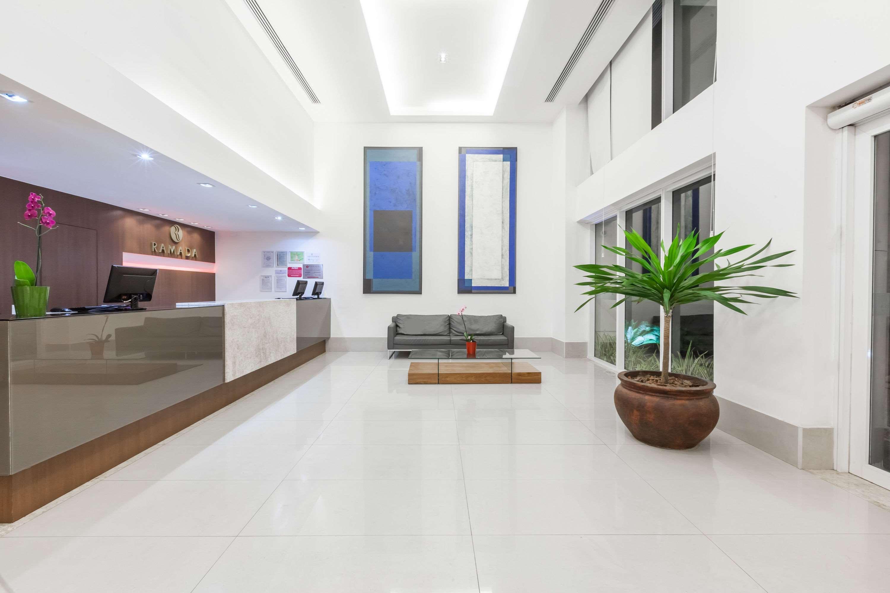 קמפוס Ramada Hotel & Suites Campos Pelinca מראה חיצוני תמונה