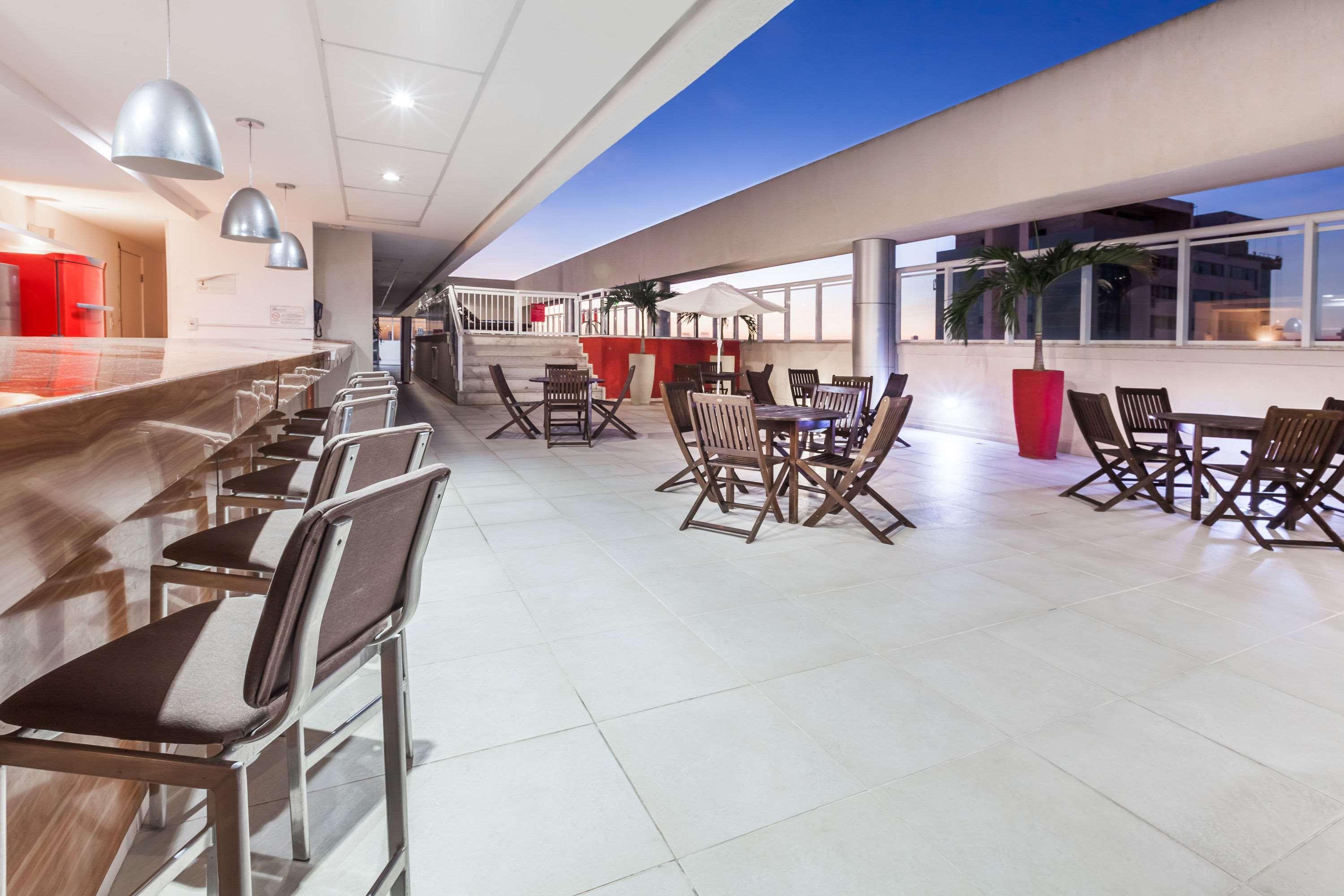 קמפוס Ramada Hotel & Suites Campos Pelinca מראה חיצוני תמונה