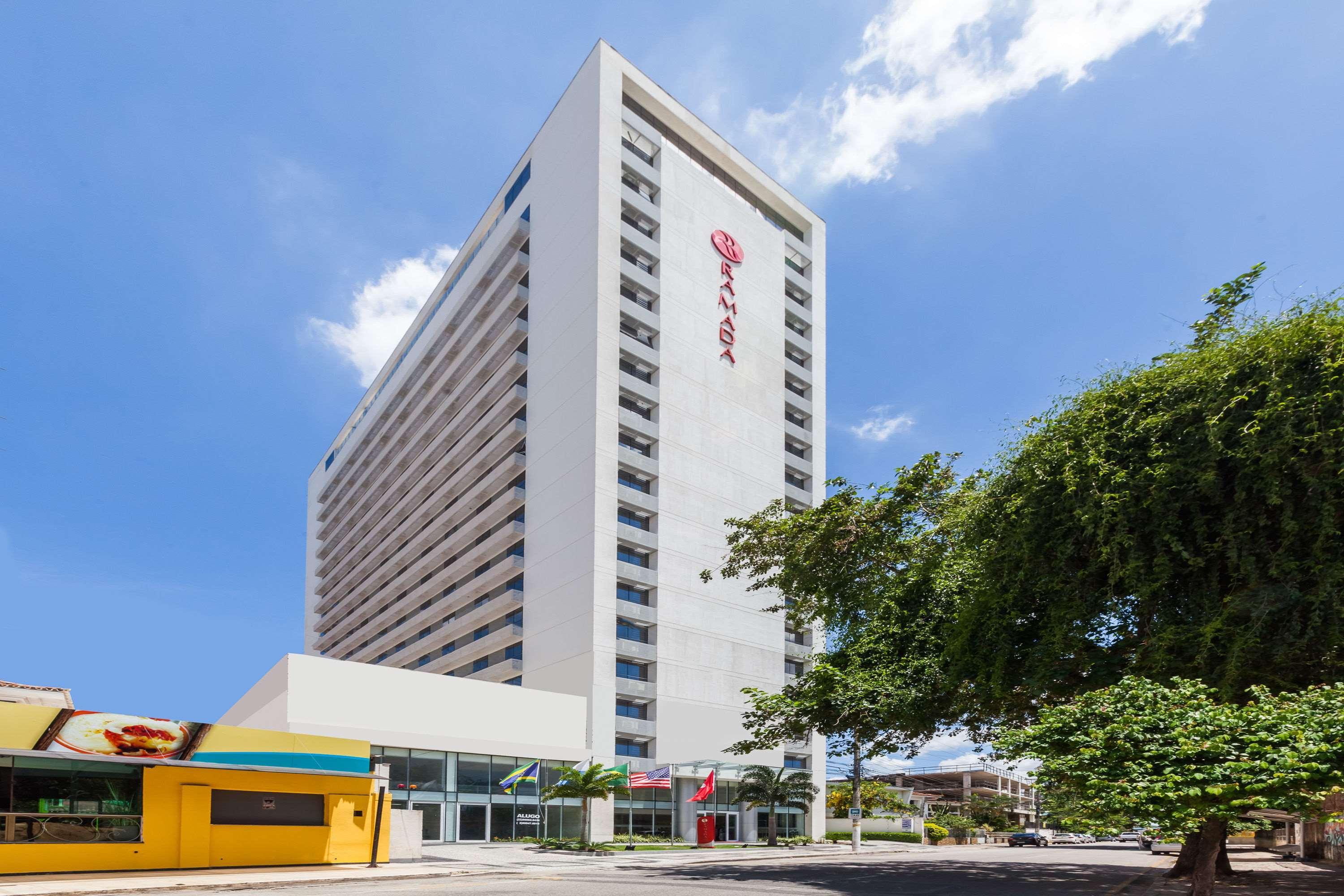 קמפוס Ramada Hotel & Suites Campos Pelinca מראה חיצוני תמונה