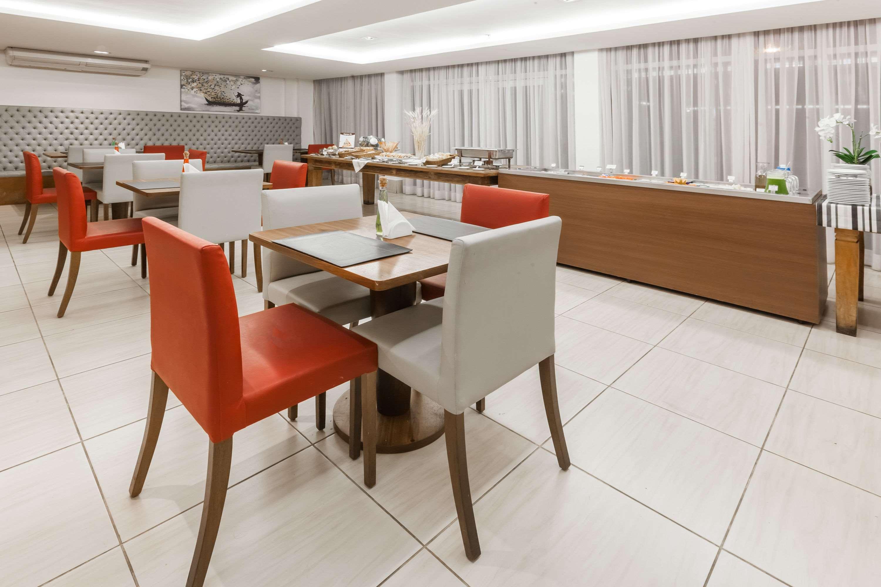 קמפוס Ramada Hotel & Suites Campos Pelinca מראה חיצוני תמונה