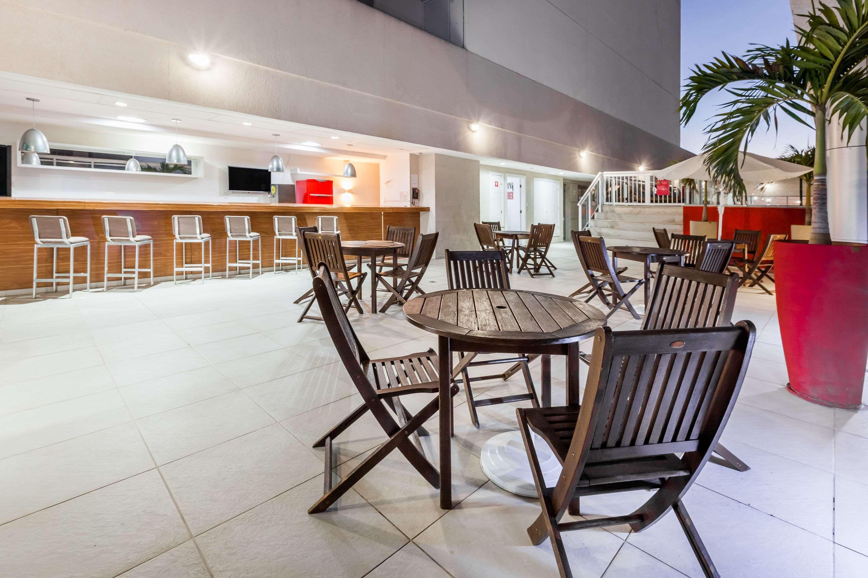 קמפוס Ramada Hotel & Suites Campos Pelinca מראה חיצוני תמונה