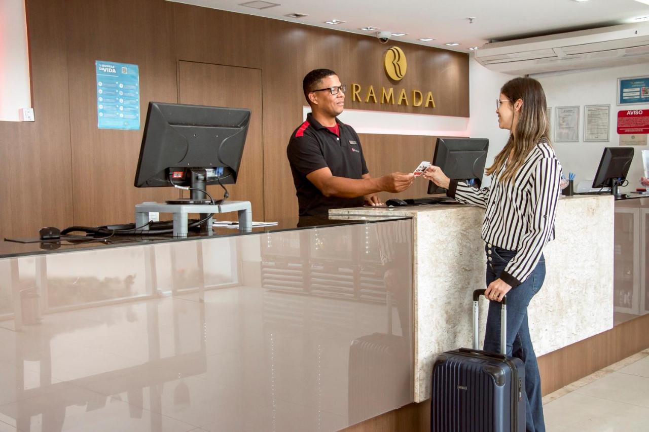 קמפוס Ramada Hotel & Suites Campos Pelinca מראה חיצוני תמונה