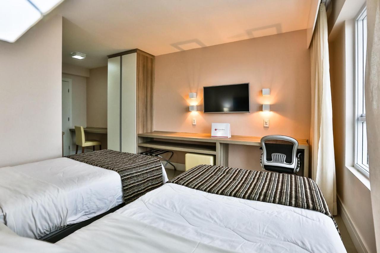 קמפוס Ramada Hotel & Suites Campos Pelinca מראה חיצוני תמונה