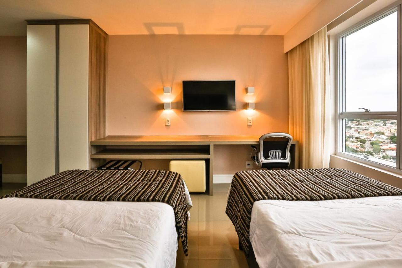 קמפוס Ramada Hotel & Suites Campos Pelinca מראה חיצוני תמונה