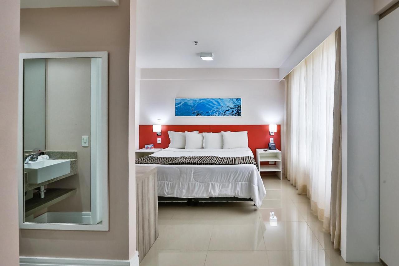 קמפוס Ramada Hotel & Suites Campos Pelinca מראה חיצוני תמונה