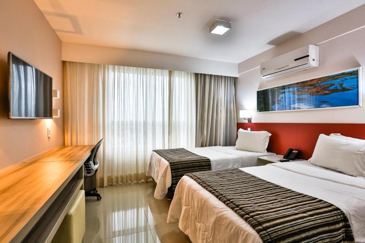 קמפוס Ramada Hotel & Suites Campos Pelinca מראה חיצוני תמונה