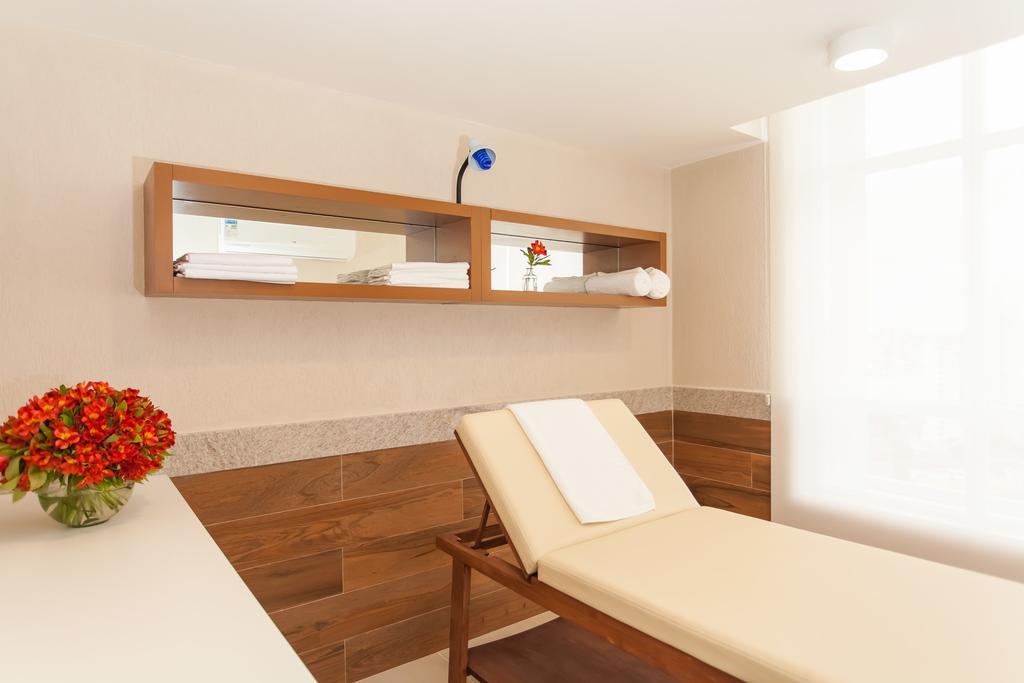 קמפוס Ramada Hotel & Suites Campos Pelinca מראה חיצוני תמונה