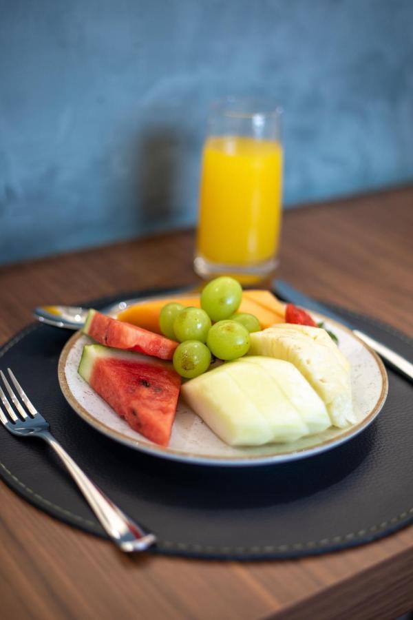 קמפוס Ramada Hotel & Suites Campos Pelinca מראה חיצוני תמונה