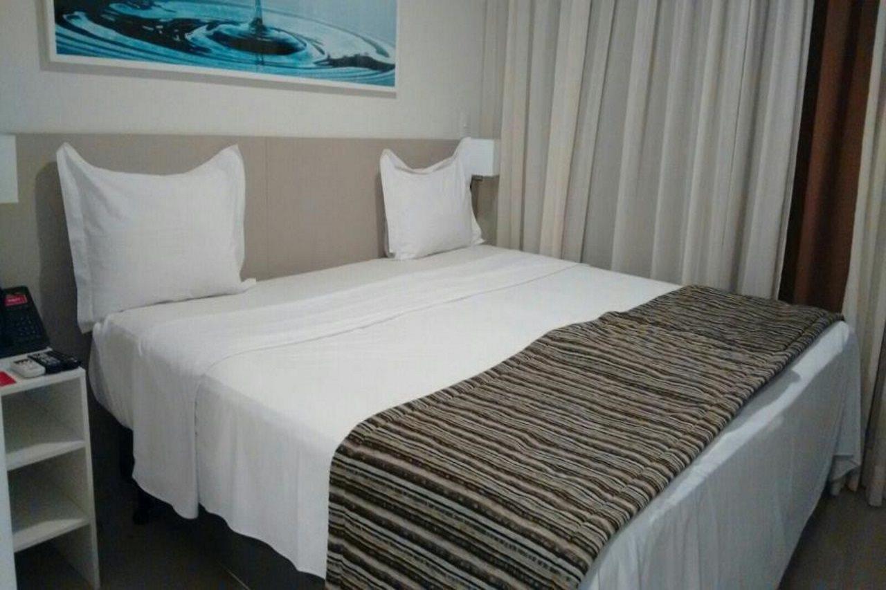 קמפוס Ramada Hotel & Suites Campos Pelinca מראה חיצוני תמונה