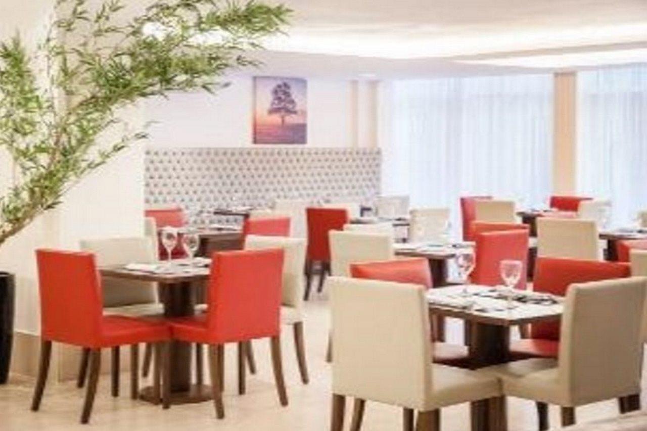 קמפוס Ramada Hotel & Suites Campos Pelinca מראה חיצוני תמונה