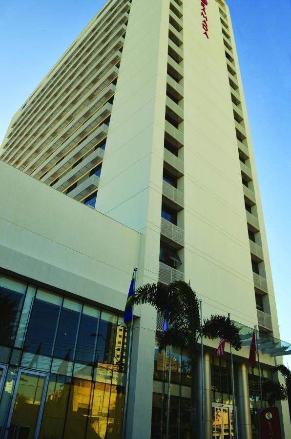קמפוס Ramada Hotel & Suites Campos Pelinca מראה חיצוני תמונה